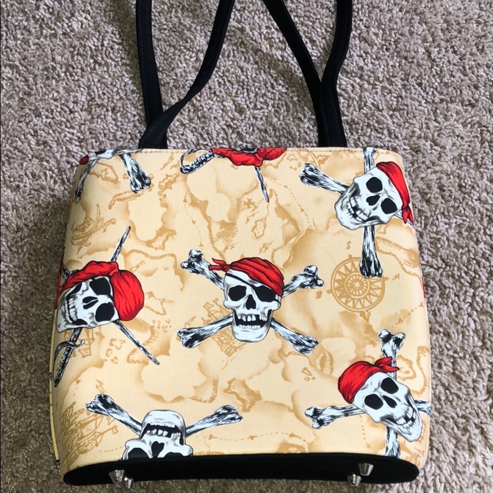 Pirates Skull & Cross Bones tote Bag zip close tan NWOT Price is Firm